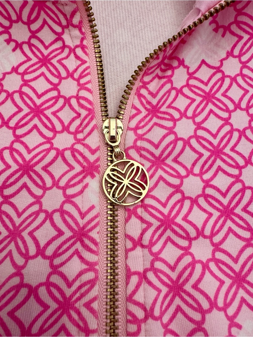 Lilly Pulitzer UPF 50+ Skipper Popover Passion Fruit Pink Fluttering Hearts, M - Picture 8 of 11